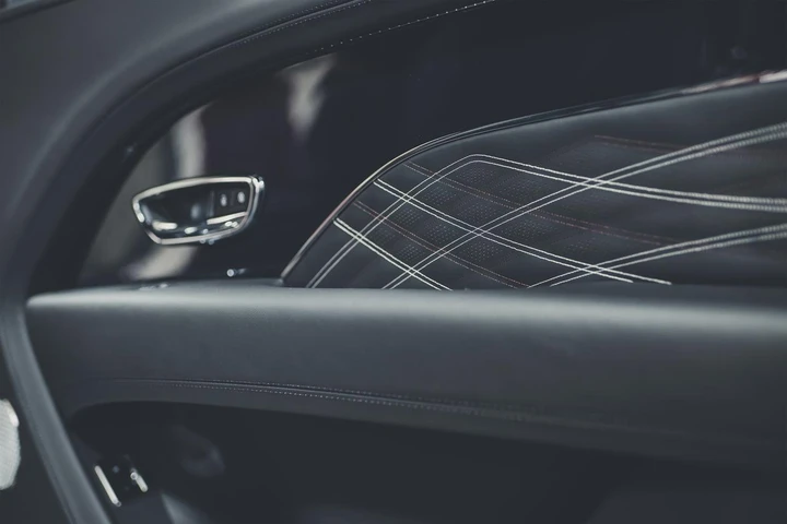 Bentley nuovo modello teaser
