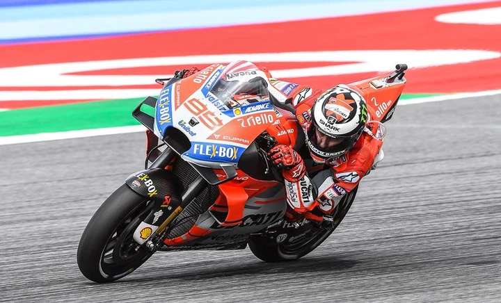 MotoGP Misano 2018: Lorenzo pole position da record, Rossi 7º