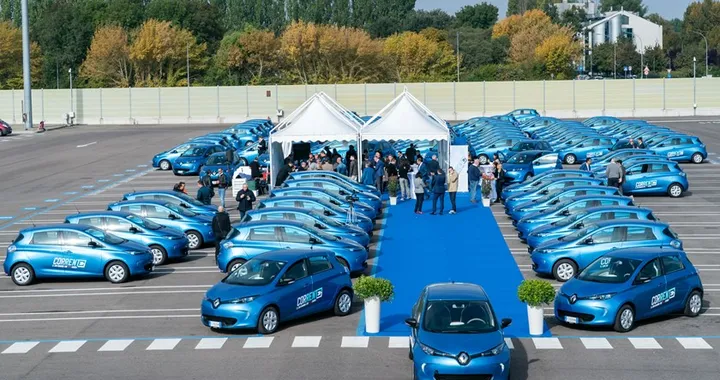 Renault lancia “Corrente”, il car sharing elettrico per la città di Bologna