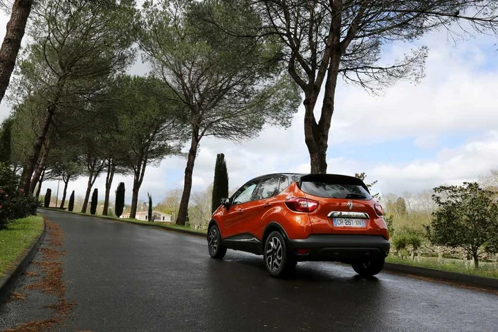 Renault Captur nuove foto ufficiali