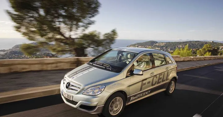 Mercedes: consegnata la prima Classe B F-Cell