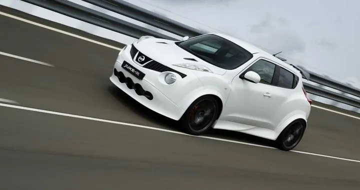 Nissan Juke-R: costruito il primo esemplare