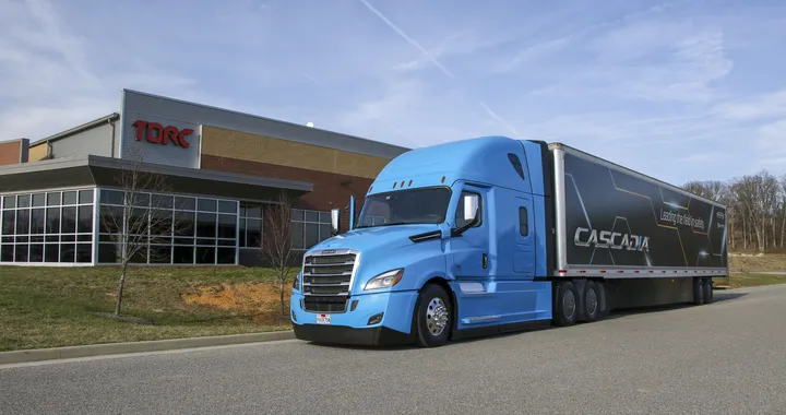 Daimler Trucks con Torc Robotics per la guida autonoma sui camion