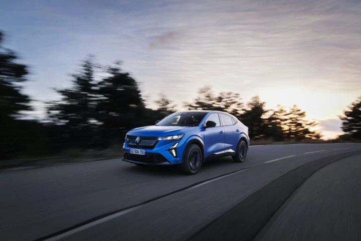 Renault Espace e Rafale 2026: il SUV diventa un hub ultra-tech