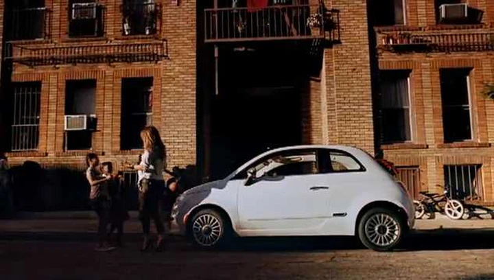 Fiat 500: la Jennifer Lopez dello spot è una controfigura