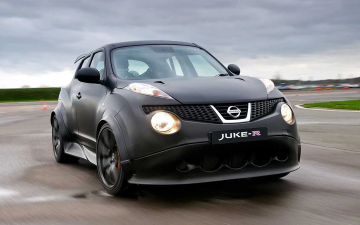 Nissan Juke-R: nuove foto in pista