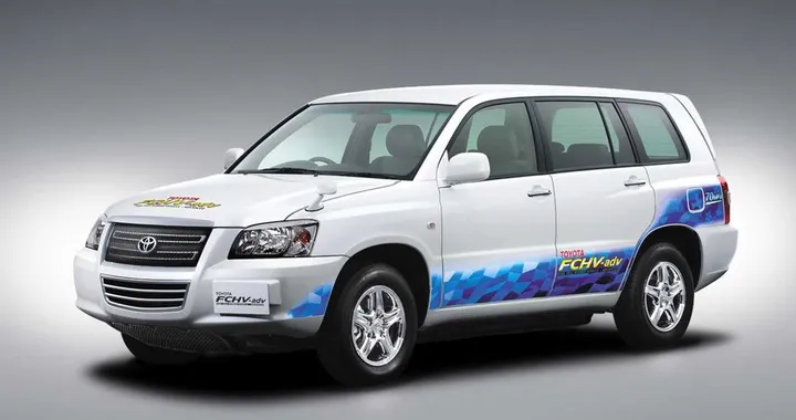 Toyota: idrogeno fuel cell dal 2015