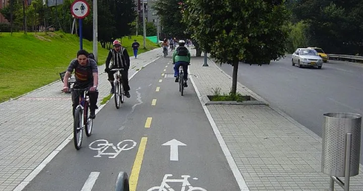 Mobilità urbana: in aumento ZTL, piste ciclabili e parcheggi a pagamento