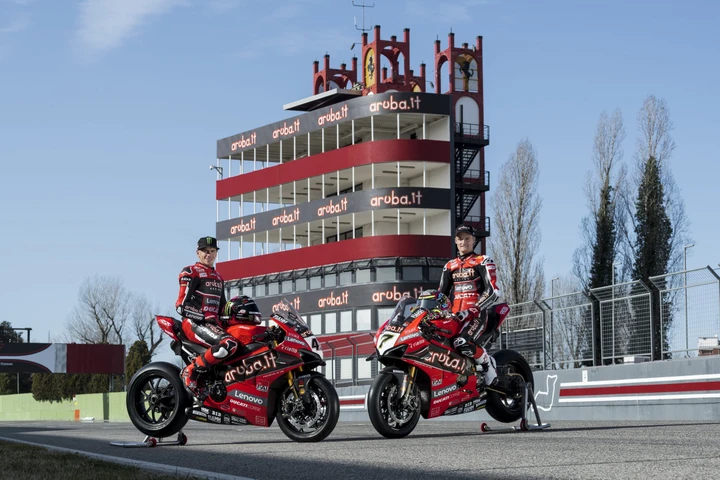 Superbike: ecco la nuova Ducati Panigale V4 R del Team Aruba.it