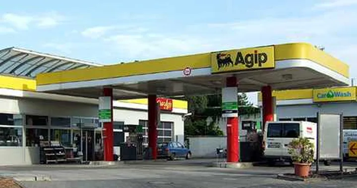 Carburanti: calano i prezzi della benzina