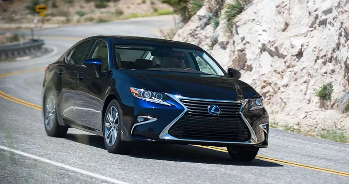 Lexus ES 2015: immagini e dati tecnici ufficiali