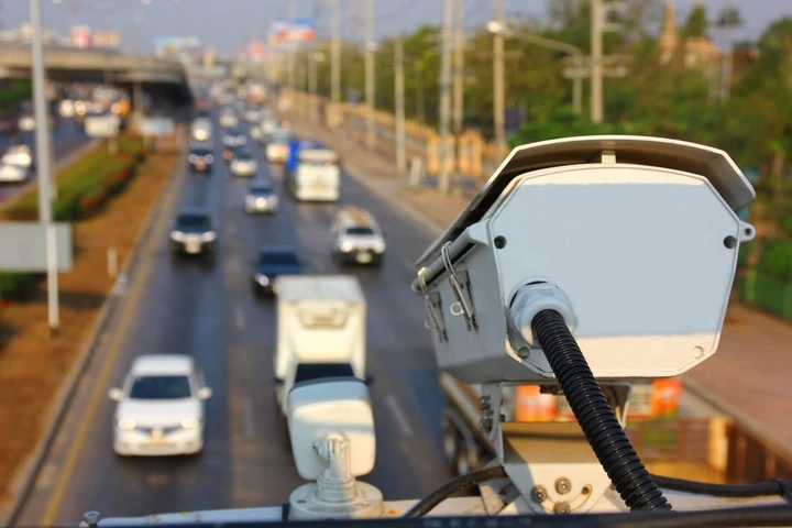 Arrivano gli autovelox invisibili: tecnologia al servizio della sicurezza