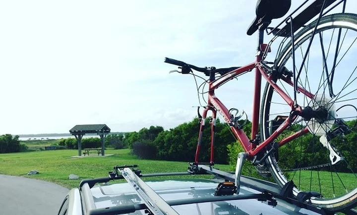 Come trasportare bici ed eBike in auto: regole e modalità