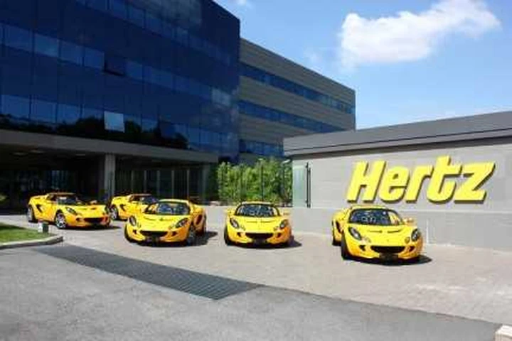 Truffa alla Hertz: una banda rivendeva le auto noleggiate