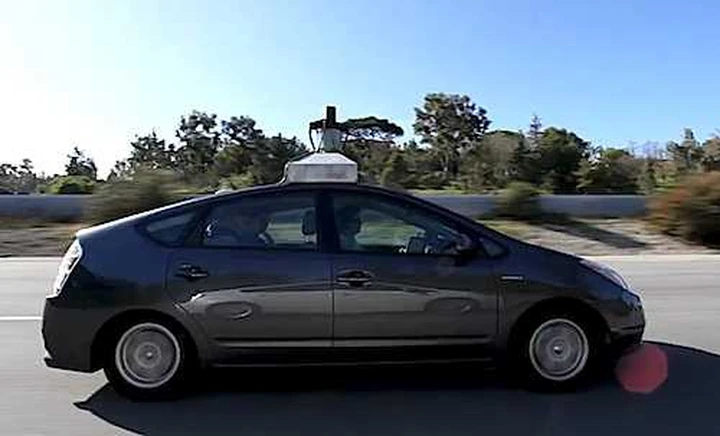 L'auto di Google si guida da sola, ma è legale?
