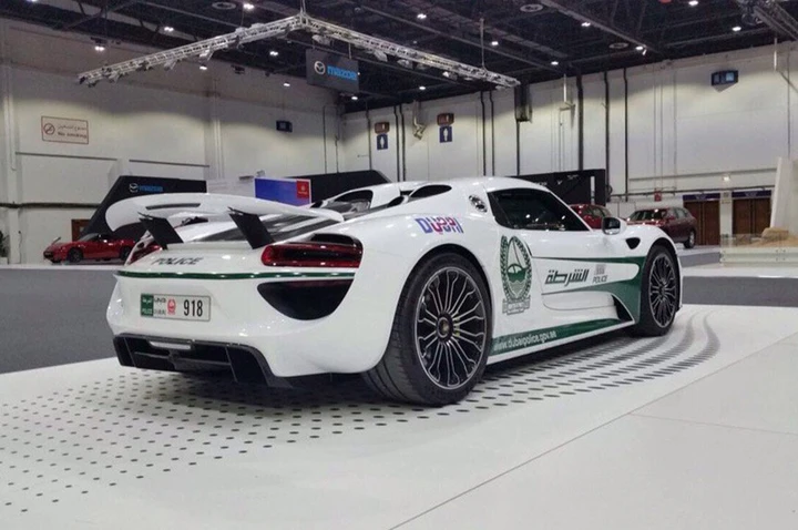 Porsche 918 Spyder Polizia Dubai: immagini ufficiali