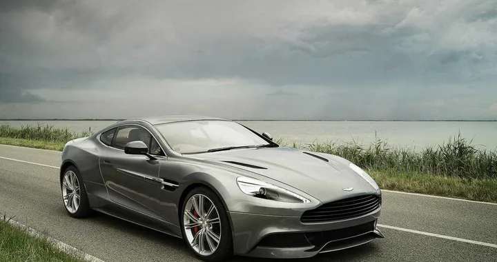 Aston Martin Vanquish: immagini e caratteristiche tecniche