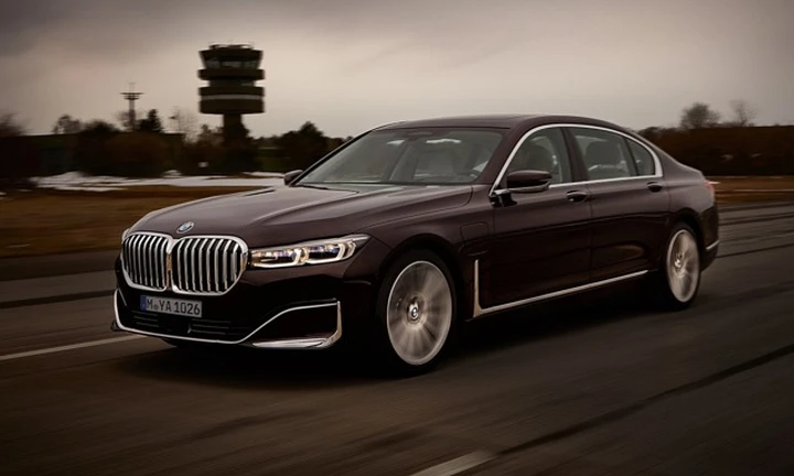 Bmw Serie 7: ecco la nuova versione ibrida plug-in