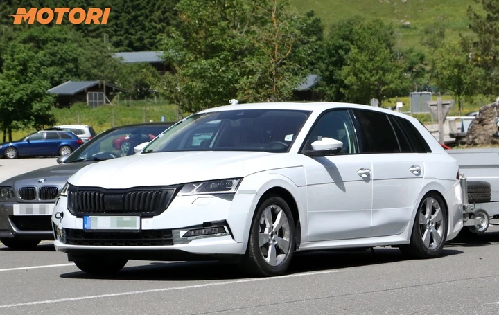 Nuova Skoda Octavia Wagon, foto spia inedite della quarta serie