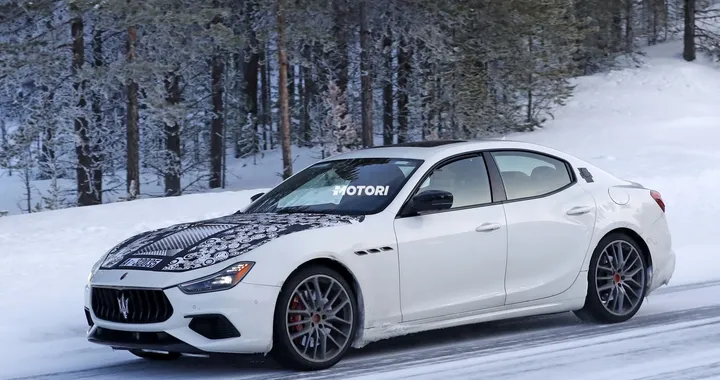 Maserati Ghibli restyling: la berlina del tridente spiata durante i test