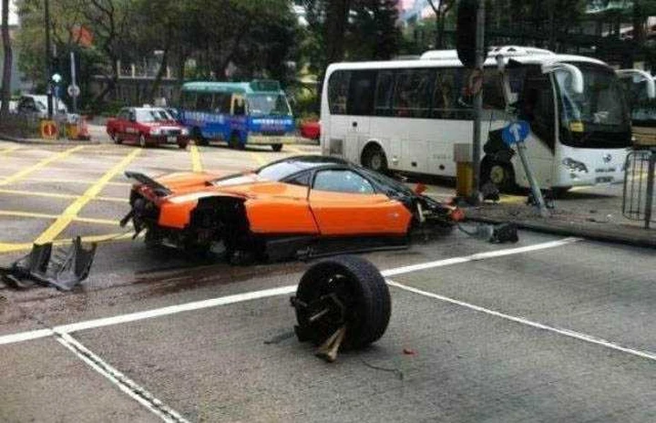 Pagani Zonda F incidentata ad Hong Kong