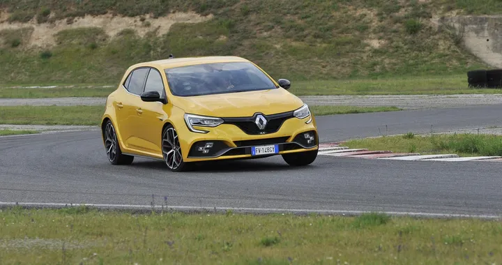 Renault Megane RS Trophy: la prova su strada