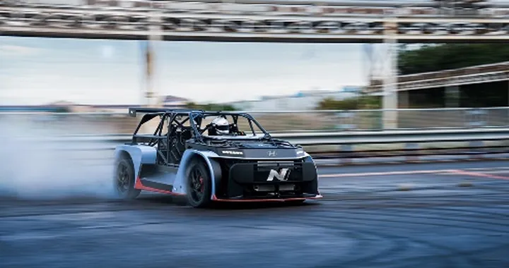Hyundai presenta il “Rolling Lab” RN24