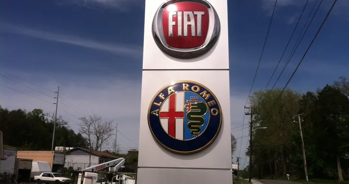 Arcore, rubate 5 Alfa Romeo in un concessionario