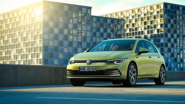 Volkswagen Golf 8: risolto il problema al software per l'SOS
