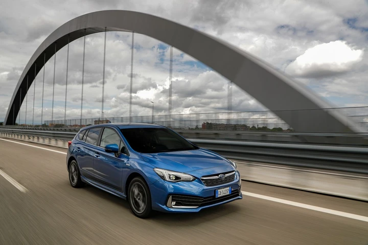 Subaru Impreza e-Boxer: immagini ufficiali