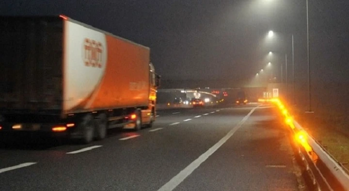 Guida in caso di nebbia: 2.000 luci a Led lungo la TEEM