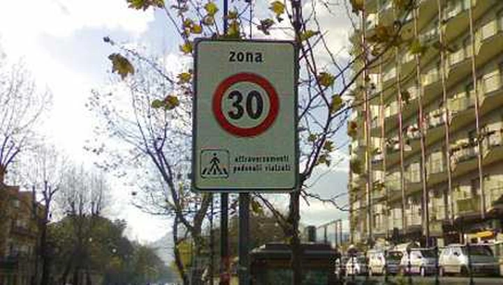 Limite di 30 km/h in città: lo chiede l'Europa