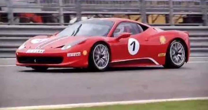 La nuova Ferrari 458 Challenge a Valencia, il video