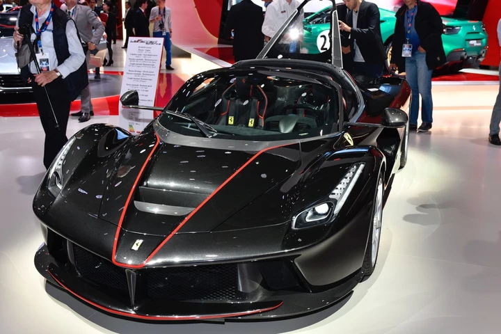 Ferrari LaFerrari Aperta al Salone di Parigi 2016