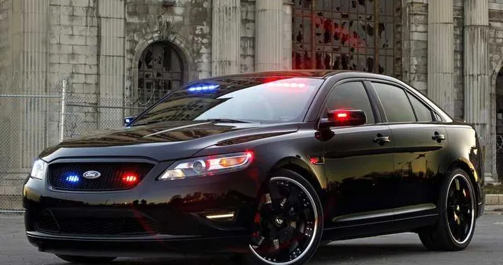 La volante della Polizia Usa in versione dark