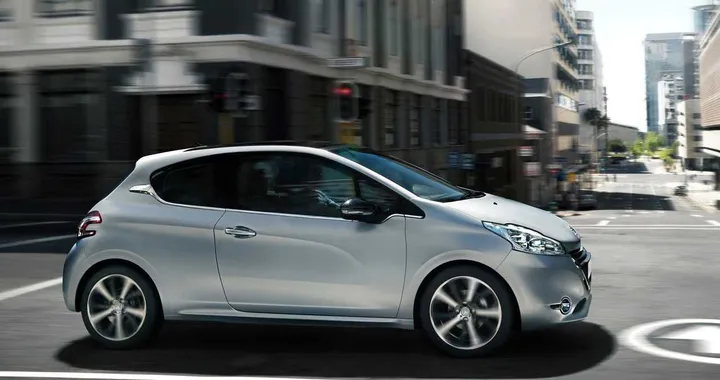 Peugeot 208: prezzo da 12.400 euro