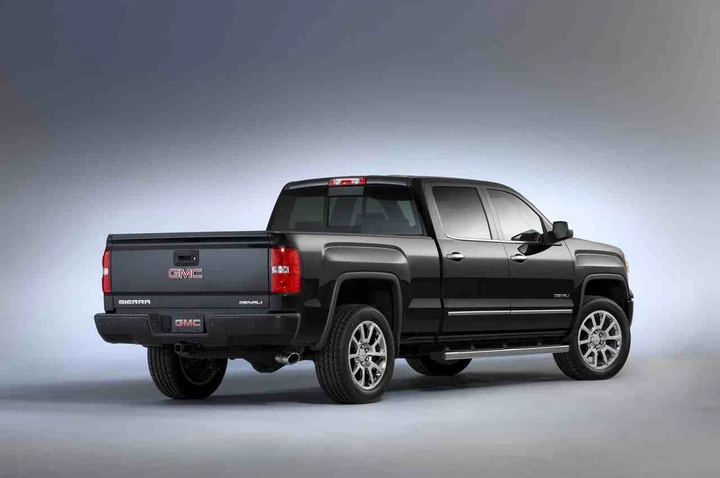 GMC Sierra Denali 2015: prime immagini ufficiali