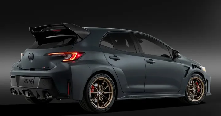 Toyota GRMN Corolla 2026: 302 Nm, meno peso e anima da Nürburgring