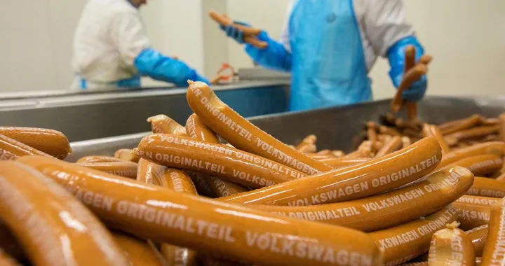 Volkswagen, le salsicce al currywurst superano le vendite di auto