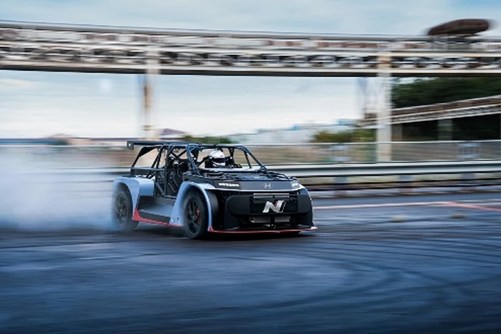 Hyundai presenta il “Rolling Lab” RN24