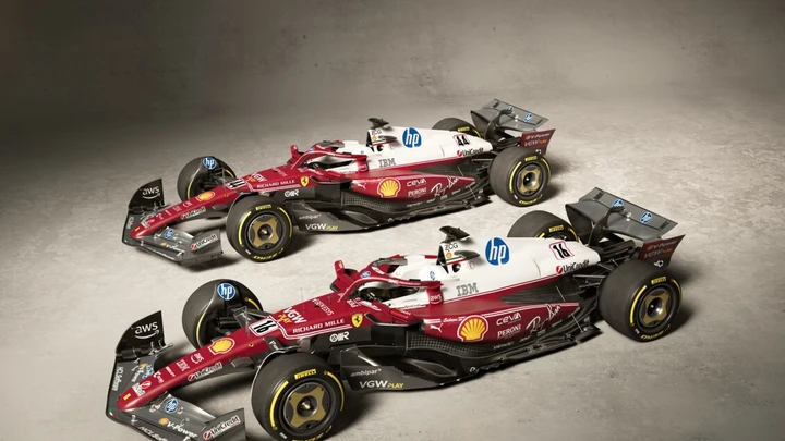 Monza si veste di rosso vintage: il Cavallino Rampante omaggia Niki Lauda