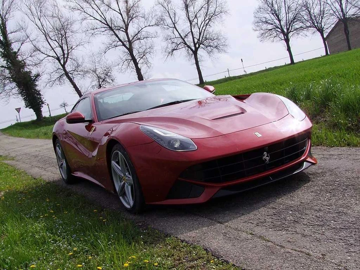 Ferrari F12 Berlinetta: la prova su strada