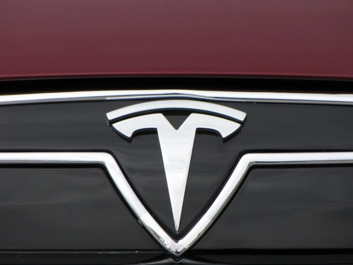 Tesla: Elon Musk completa la fusione con SolarCity
