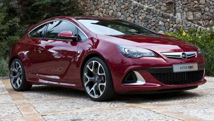 Opel Astra OPC: vista in anteprima