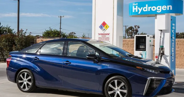 Nuova Toyota Mirai: immagini ufficiali