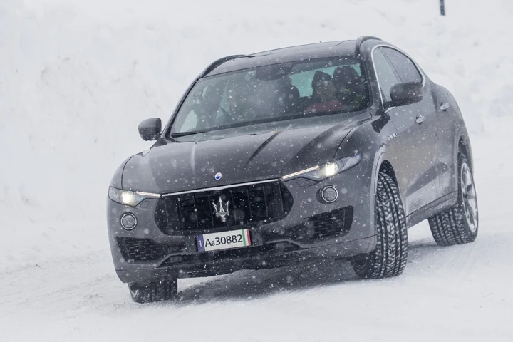 Maserati Levante: a Cervinia con le gomme chiodate