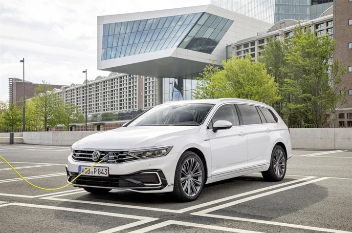 Volkswagen Passat GTE 2019: immagini ufficiali