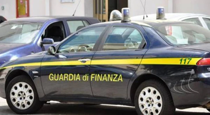 Supercar intestate a prestanome nullatenente: maxi operazione di sequestro