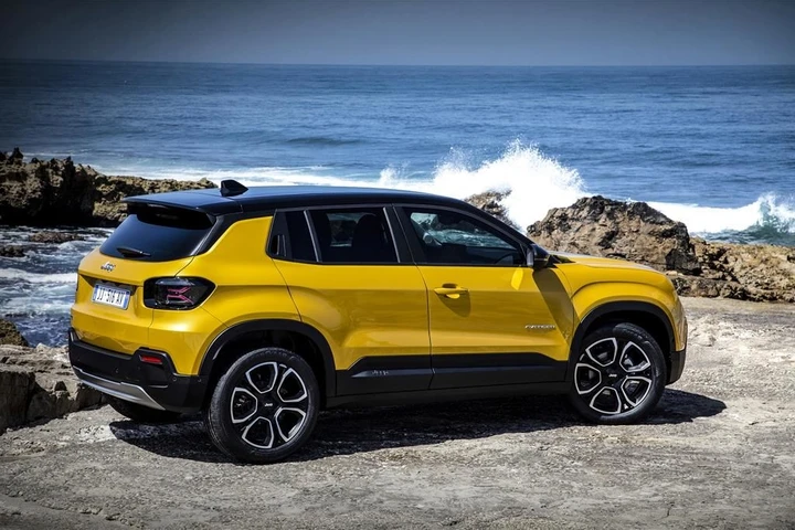 Jeep Avenger: sarà anche 4x4
