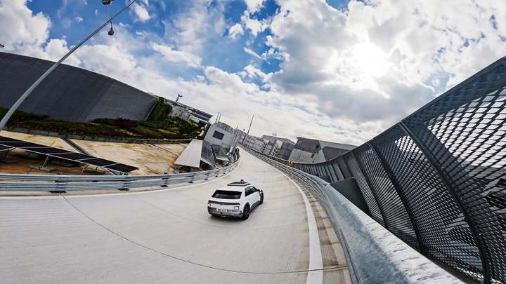 Hyundai Ioniq 5 Robotaxi produzione Singapore